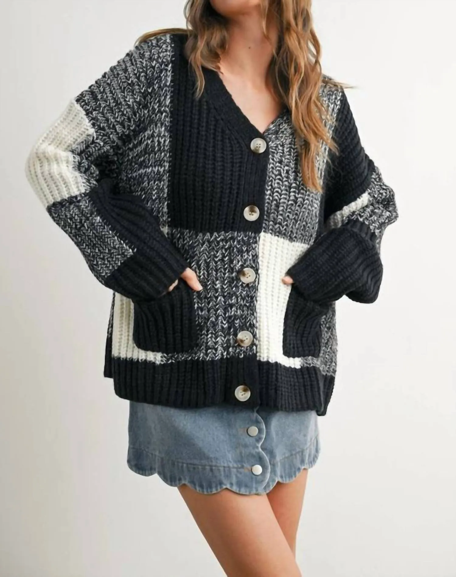 Checkered Cardigan In Checkered Black