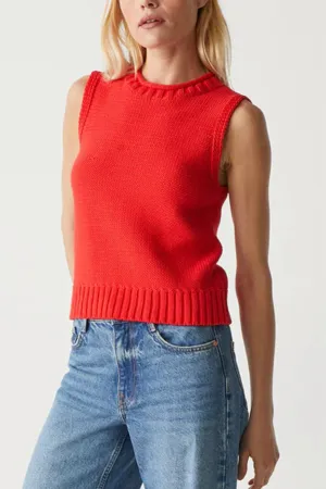 Estelle Sweater Vest In Cherry Red