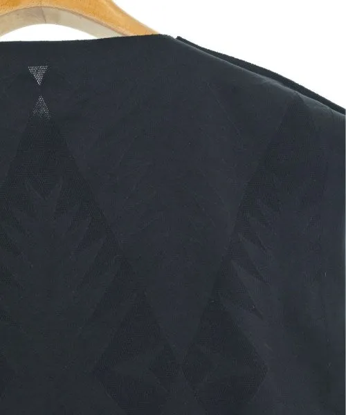Me ISSEY MIYAKE Sleeveless tops