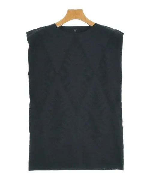 Me ISSEY MIYAKE Sleeveless tops