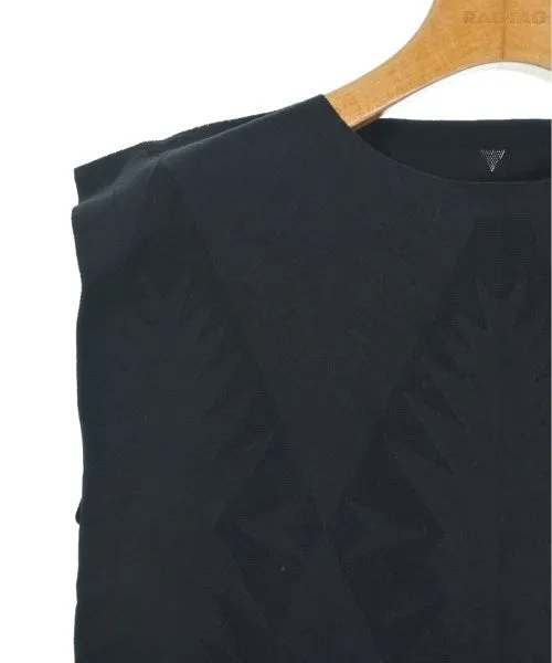Me ISSEY MIYAKE Sleeveless tops