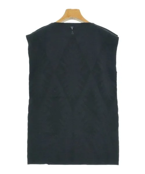 Me ISSEY MIYAKE Sleeveless tops