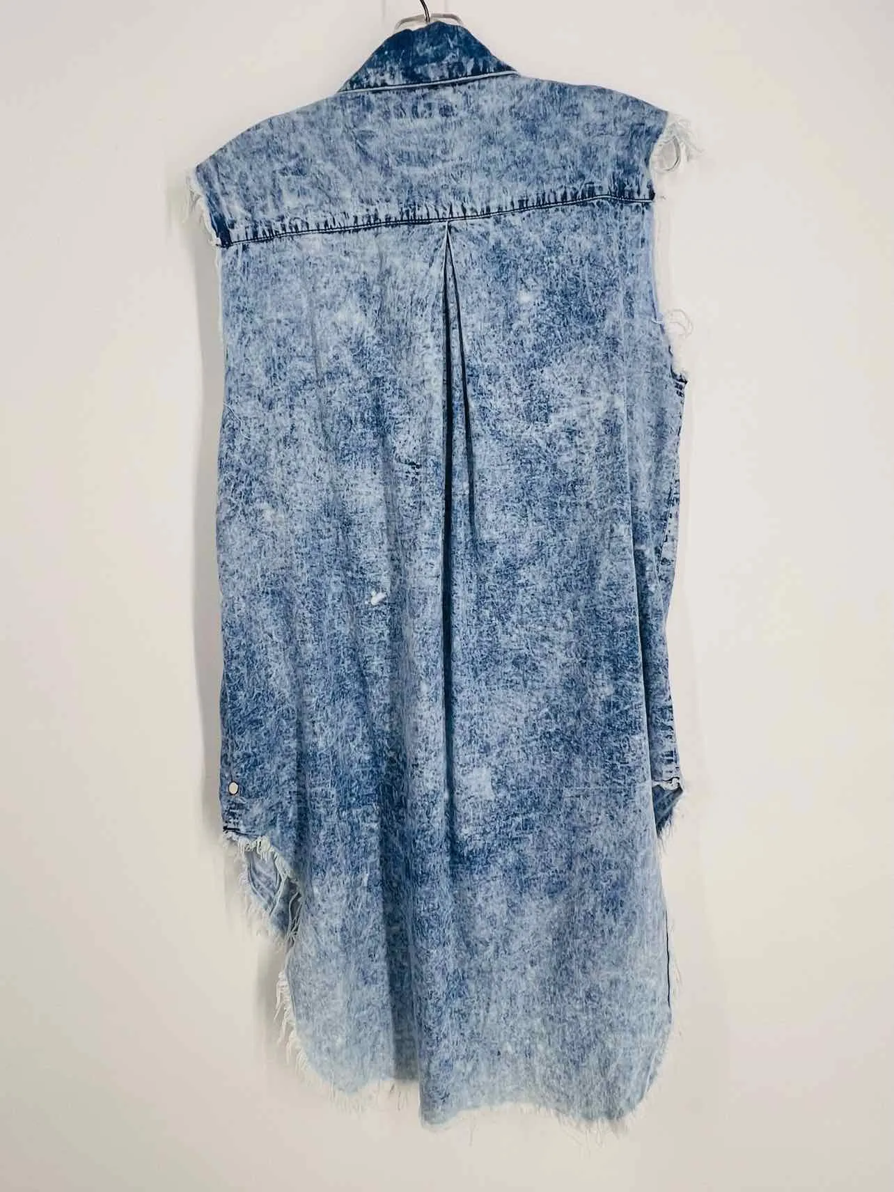 Size M ? Denim Chambray Acid Wash Frayed Tops Tunic