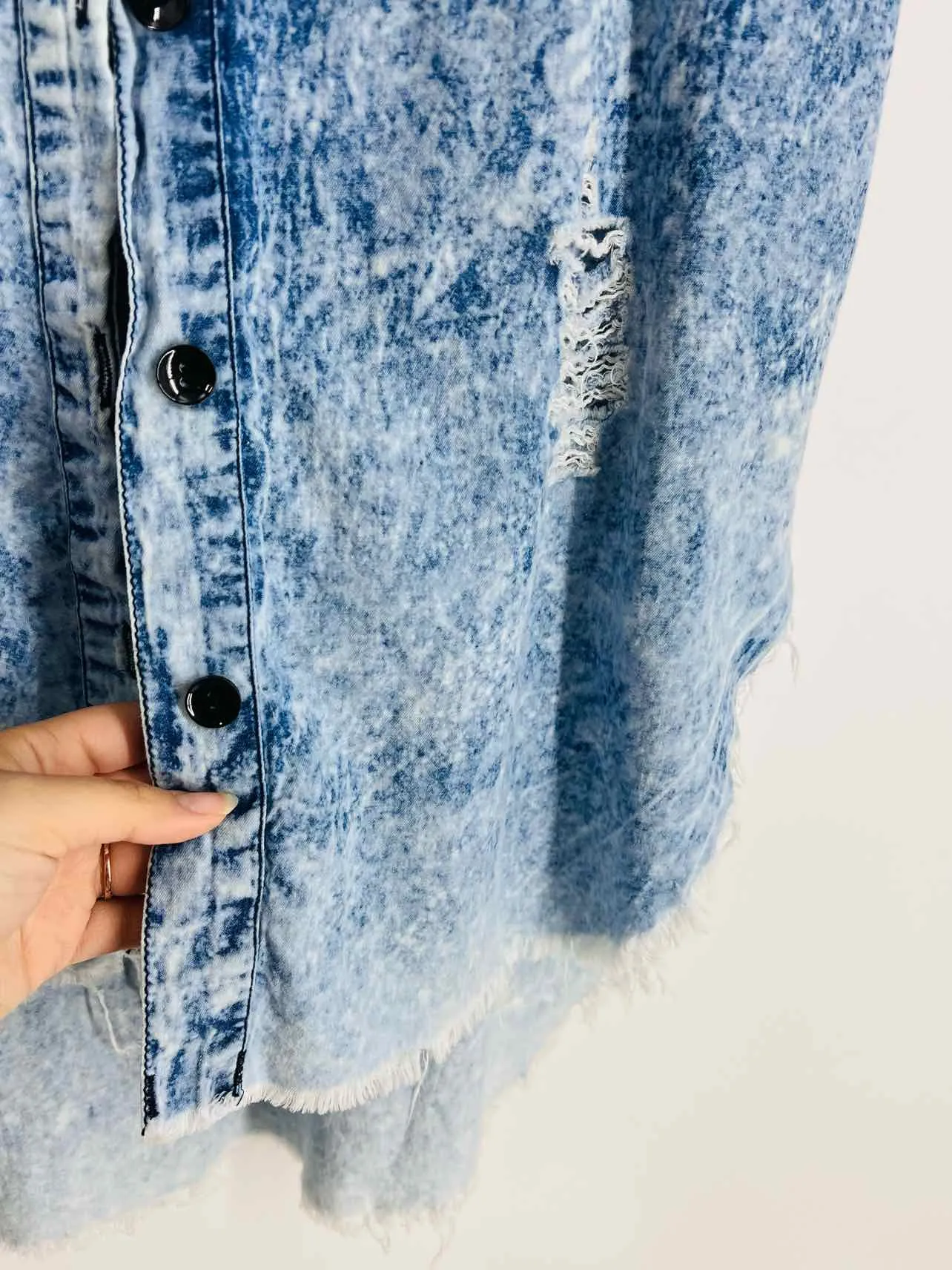Size M ? Denim Chambray Acid Wash Frayed Tops Tunic