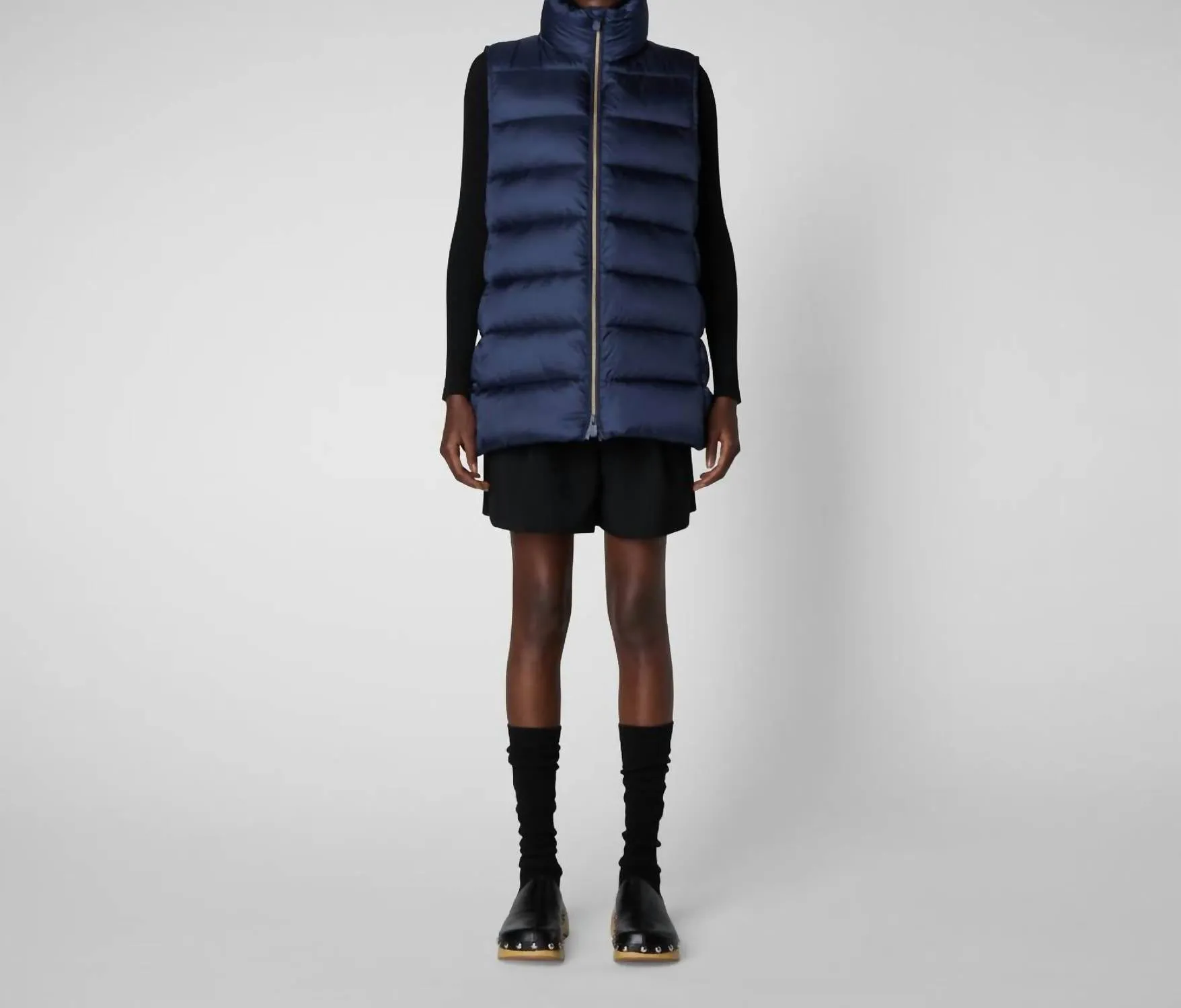Womens Coral Puffer Vest In Blue Black90010